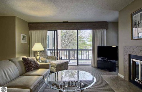 Acme Apartment | 5564 · Grand Traverse Resort Area Condo - KING BED!!!