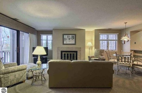 Acme Apartment | 5564 · Grand Traverse Resort Area Condo - KING BED!!!