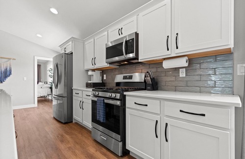 Green Bay House | 6-Bed Arcade Home with Hot Tub
