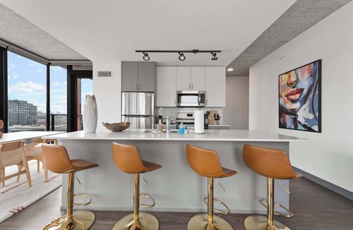 West Loop Apartment | 6 Luxe Apts, Perfect Group Solution, Sleeps 30