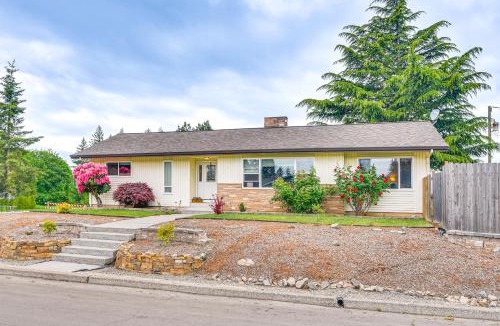 Hazel Dell House | 6 Mi to Downtown Vancouver: Peaceful Home w/Deck