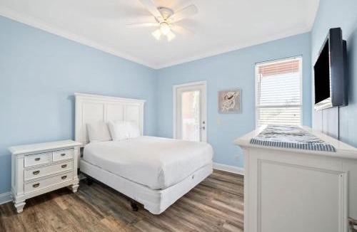 Villages of Crystal Beach House | 6BR Beach Home 5-Min Walk to Ocean W Resort Pool