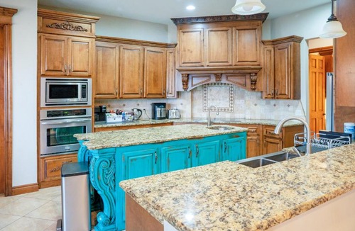 Pottawatomie County House | 6BR Home Wanette Private Property, Hot Tub