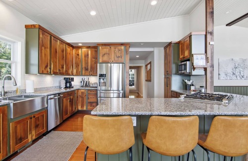 Hayward House | 7BR Waterfront Retreat on Grindstone Lake | Sleeps 20+ | Endless Family Fun