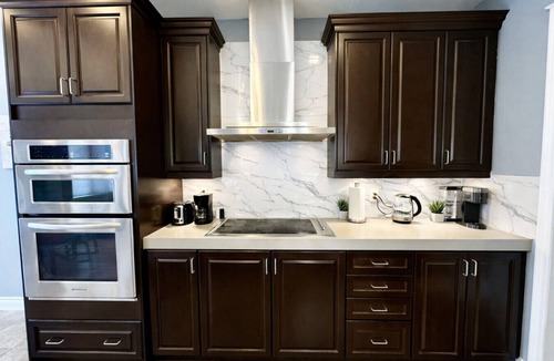 Brampton House | 8 Bedrooms · THREE Kitchens · 20-ft Great Room · Game Room · Pearson ~15 Min