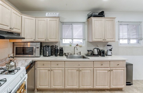Warren House | 8 MI to Detroit Zoo: Fire Pit, Game Room, & Grill