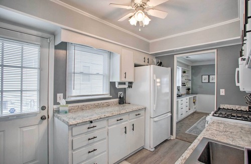 Bedford Cottage | 8 Mi to Lake Eerie & Dtwn Toledo! Peaceful Cottage