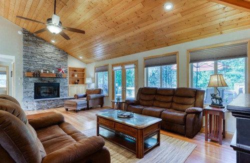 Sunriver House | 8 Shagbark