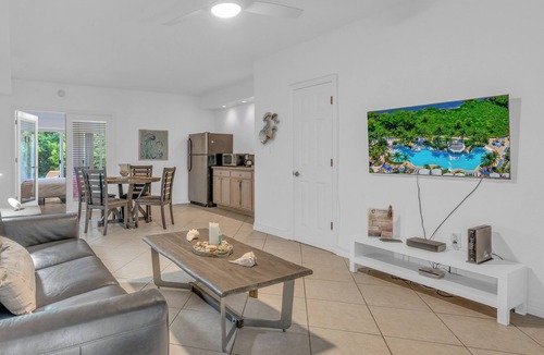 Rock Harbor House | 812 Mariners Club - 4 bedroom townhome with comfortable open living area