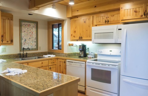 Truckee Cabin | 824 Beaver Pond