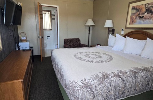 Chamberlain Hotel | A Bridge View Inn