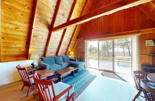 Williamsburg House | A-Frame on East Bay