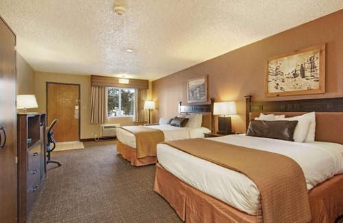 Bryce Canyon Hotel | A Picturesque Retreat in Bryce Canyon! Free Breakfast, Pool, Free Parking!