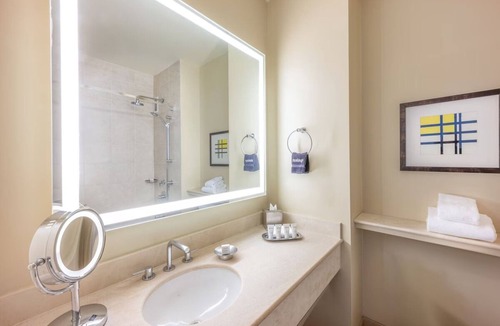 Redwood Shores Hotel | A Place to Unwind and Recharge! 3 Convenient Units, Pets Allowed, Onsite Pool