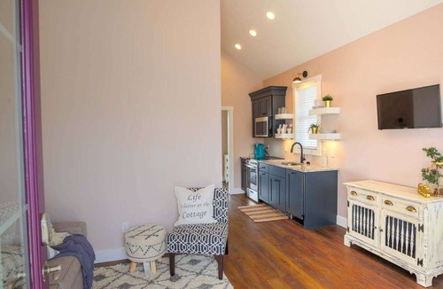 Ottawa House | A Quaint, Inviting Retreat
