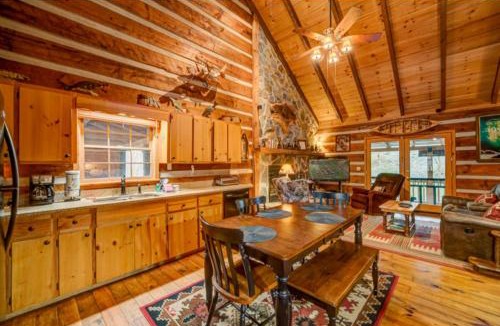 Dial House | A River Runs Through It - River front | Hot Tub | Pool Table | Fire pit