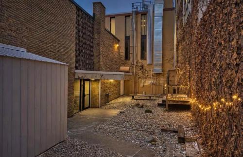 Ann Arbor Apartment | A2 Studio, Mins to Downtown, UofM, Hospitals, Restaurants & Stadium