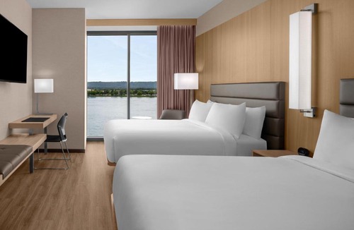 Downtown Vancouver Hotel | AC Hotel by Marriott Vancouver Waterfront