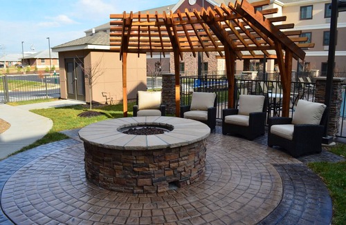 Bowling Green Apartment | Accessible 1BR Suite w/Kitchen | Breakfast + Pool