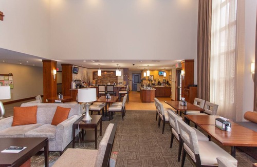 Bowling Green Apartment | Accessible 2BR Suite | Breakfast + Full Kitchen