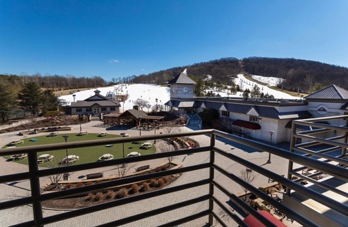 Fairfield Cabin | Accessible King Rm w/Sofa Bed + Outdoor Area