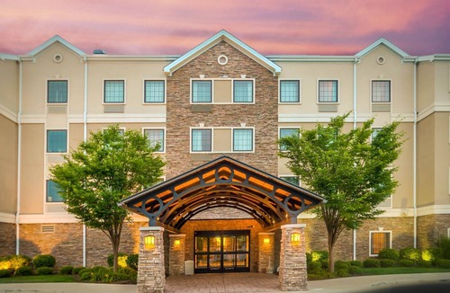 Maumee Apartment | Accessible Studio w/ Tub | Pool & Free Breakfast