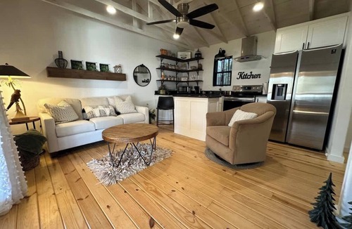 Longview House | Acorn Cottage Summary