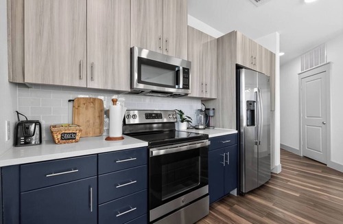 Addison Apartment | Addison Oasis | Modern 2BR in Prime Location