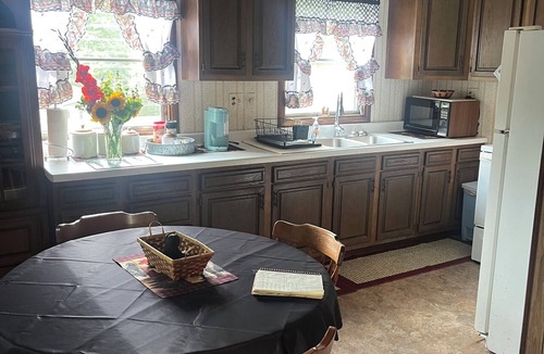 Confluence House | Adorable 2-bedroom lake house with Lake Access near Confluence