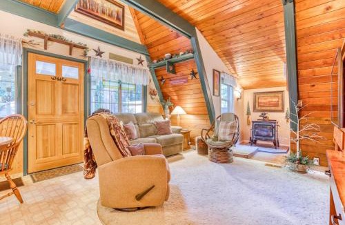 Marmot House | Adorable A-frame cabin withnearby river access game room wood stove firepit