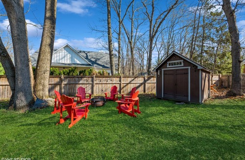 Michiana Shores Cabin | Adorable Beach Cabin just a short stroll from a Beautiful Private Beach! 30 Day Minimum