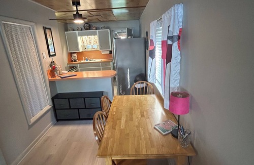 Shipshewana Cottage | Adorable lake cottage near charming Shipshewana and within 40mins to ND