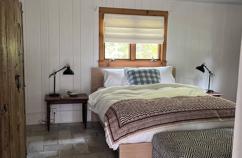 Northport House | Adorable, newly renovated guest cottage on serene and beautiful Halls Bay.