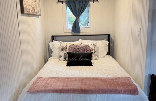 Potosi House | Adorable tiny house (with loft!) near Potosi Live