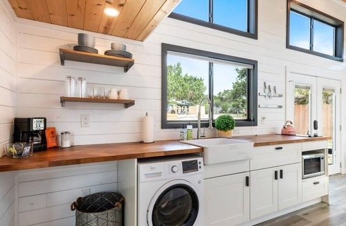 Dripping Springs Cabin | Adorable Tiny Home #3 @IRDS- Starlink WiFi