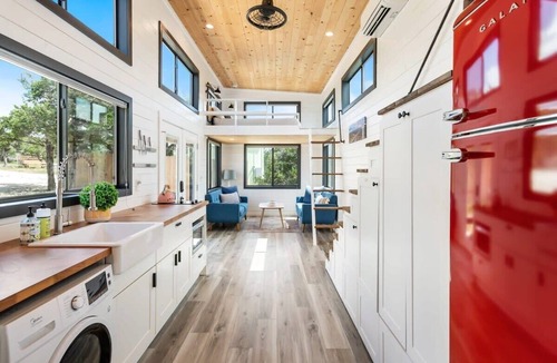 Dripping Springs Cabin | Adorable Tiny Home #3 @IRDS- Starlink WiFi