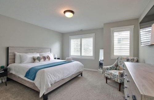 Carlton House | Adventure Awaits - Wine country oasis w Cozy deck