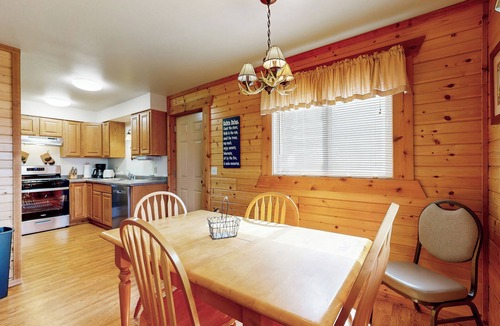 Warrens House | Adventure Basecamp! Three Bears Resort Retreat