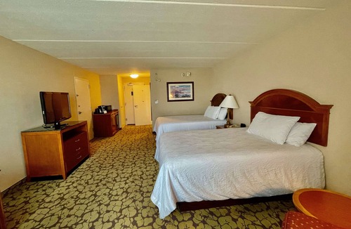 Chinatown Hotel | Adventure-Ready Stay | Pool, Free Breakfast and Near Meyerland Park | 3 Units