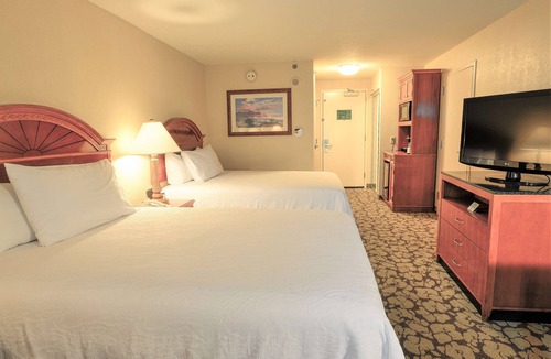 Chinatown Hotel | Adventure-Ready Stay | Pool, Free Breakfast and Near Meyerland Park | 3 Units