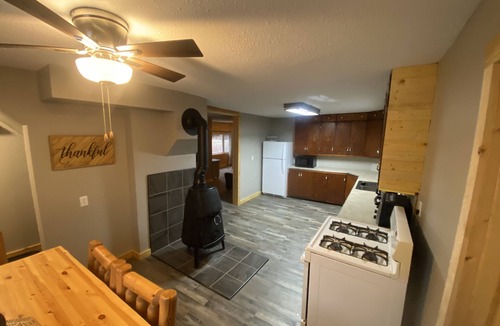 Ewen Cabin | ADVENTURES IN THE WOODS CLOSE TO THE TRAIL