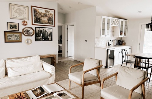 Troy House | Aesthetic ranch style home with modern furnishings