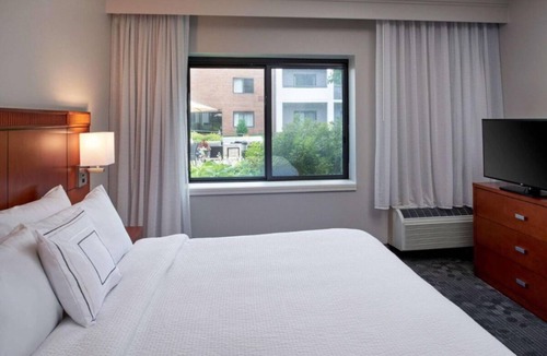 Eden Prairie Hotel | Affordability Meets Comfort! Indoor Pool, Near Purgatory Creek Park