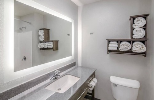 Plainfield Hotel | Affordable Accommodation Near Sodalis Park, Pet-Friendly Too!