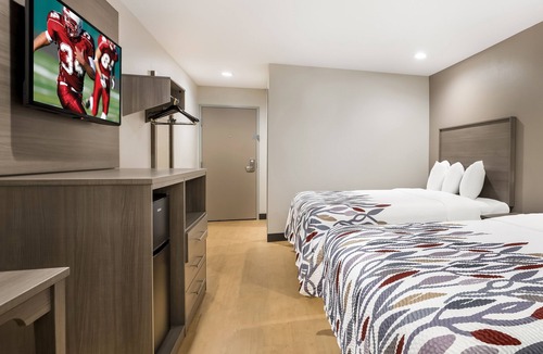 Sulphur Hotel | Affordable Lodging for Every Traveler! FREE Onsite Parking, Pets Allowed!