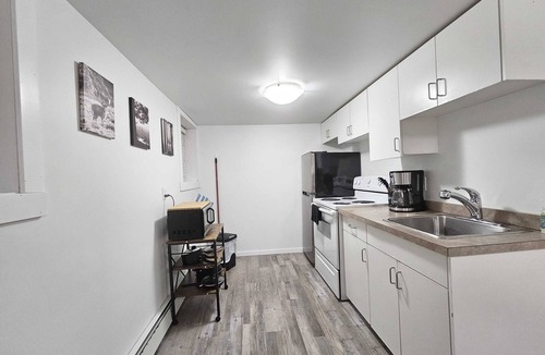 Moose Jaw Apartment | Affordable, Renovated, Double Bed, Parking, Downtown, WiFi