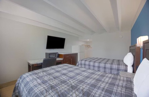 Merritt Island Hotel | Affordable Room Near Kennedy Space Center – Ideal for Long-Stay Guests