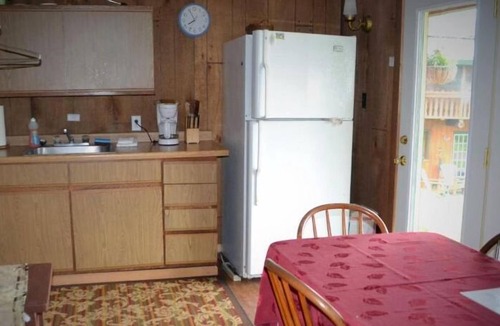 Bergland Cabin | AJ's Lodge and Oven