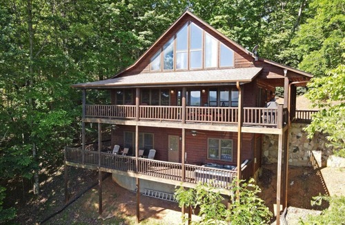 Ridges Over the Lake Cabin | All About The Views- Luxury 4br,Hot Tub,Great View, wifi, firepit, Game room