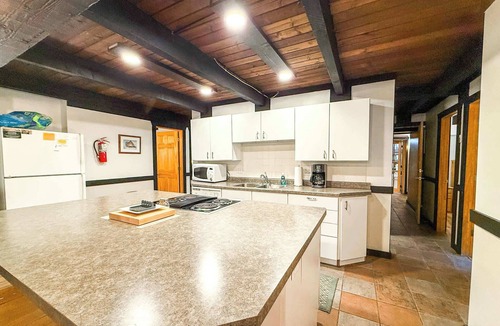 Upson Ski Chalet | Alpenhaus Lower ~ Whitecap Ski Village!